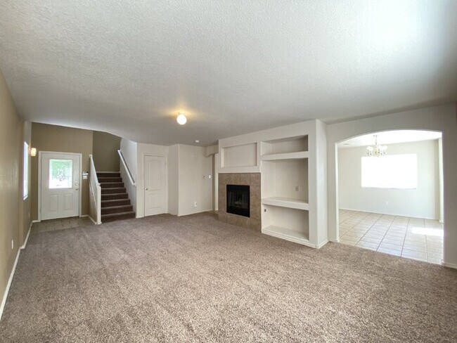 Building Photo - Northern Meadows - 3BR 2 Story - LOFT