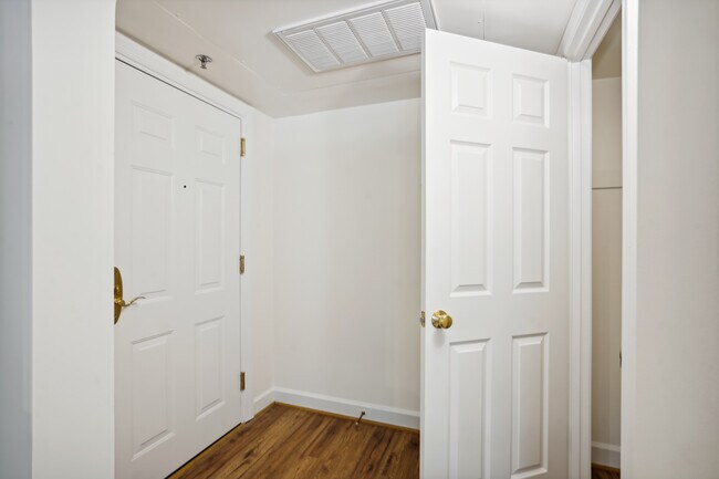 Entry with Entry Closet - 504 Bashford Ln