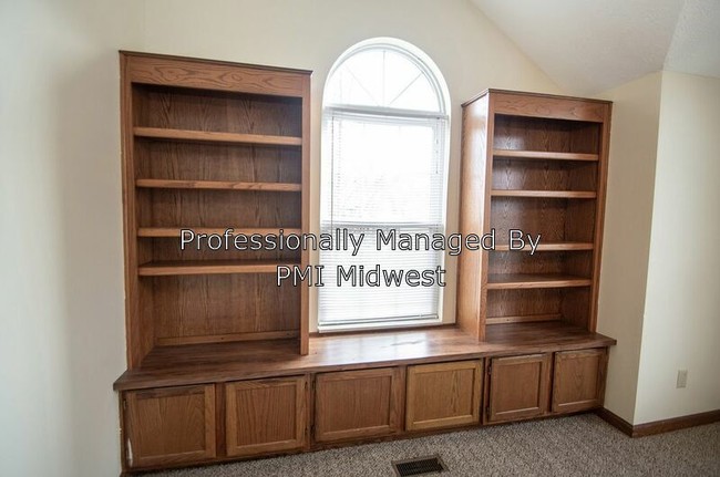 Building Photo - 2104 Galaxy Dr