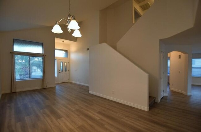 Building Photo - 2032 W Agrarian Hills Dr