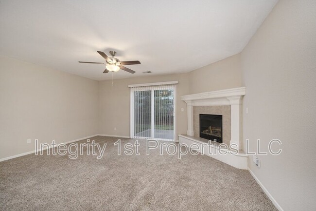 Foto del edificio - 8890 North Helena Drive