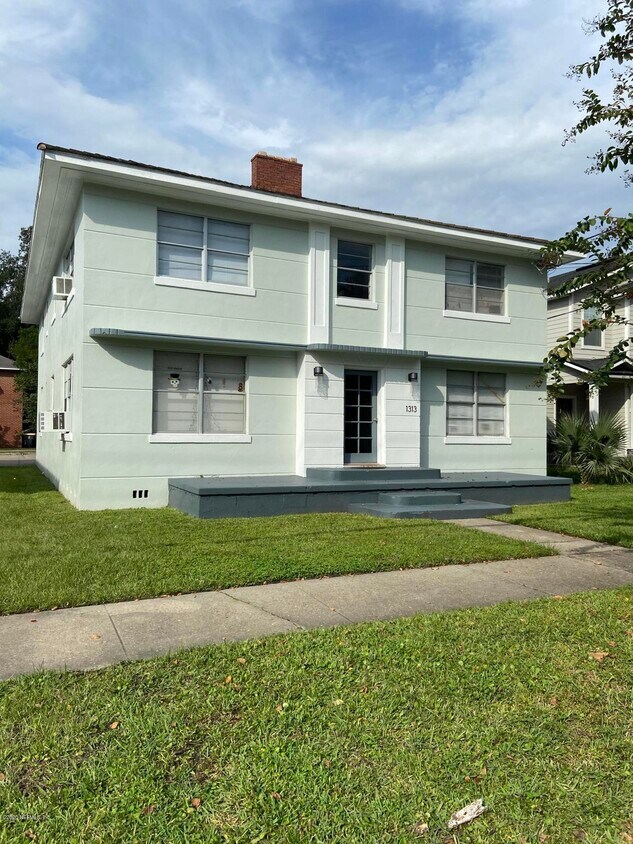 Primary Photo - 1313 Lasalle St
