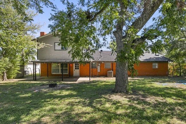Building Photo - 5720 Wharton Dr