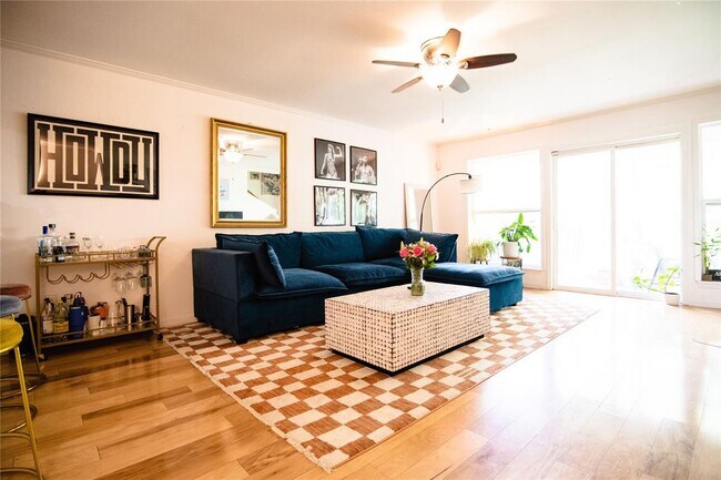 Foto del edificio - 1818 S Lakeshore Blvd
