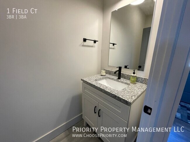 Building Photo - 3 Bdrm 2.5 Bath Townhome in Bridgewater - ...