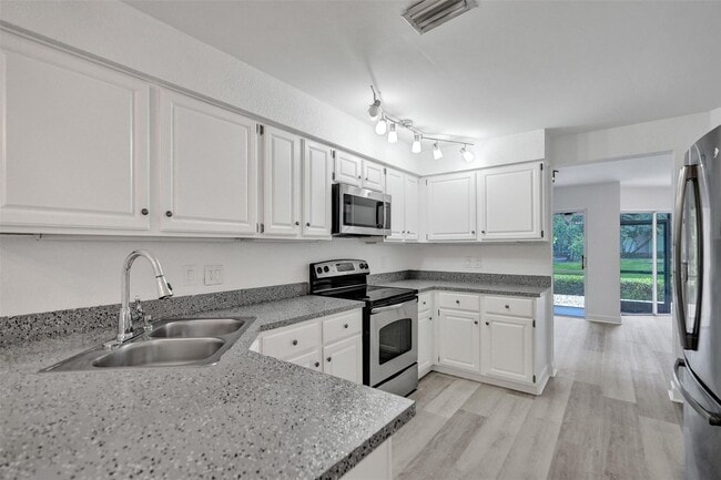 Building Photo - 11652 NW 19th Dr