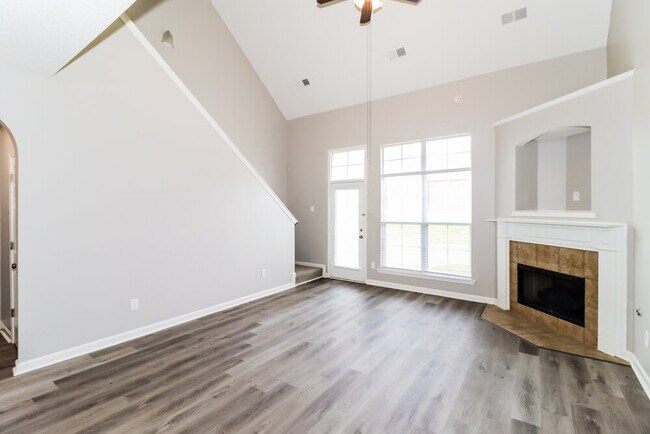 Foto del edificio - 4572 Tulip Bend Dr