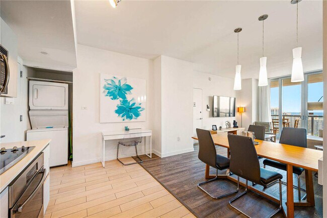 Building Photo - 2602 E Hallandale Beach Blvd