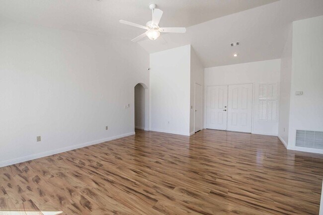 Building Photo - Sun City Summerlin - Golf Course Community...