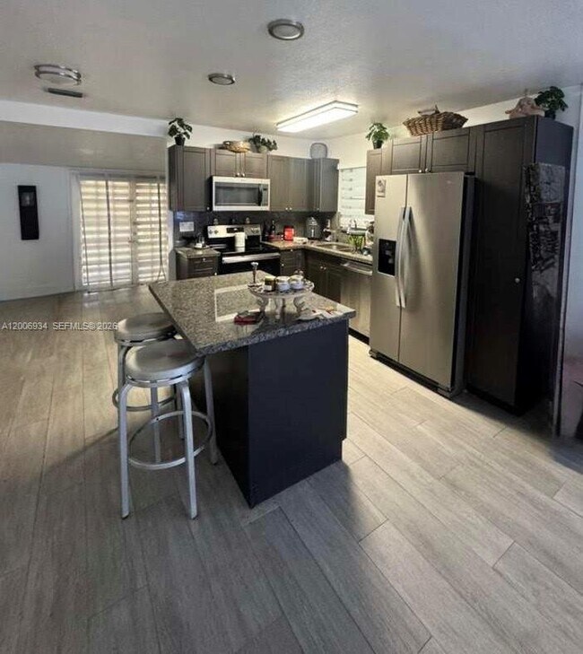 Foto del edificio - 18 NW 57th St