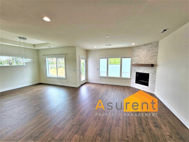 Building Photo - 352 Willow Springs Dr