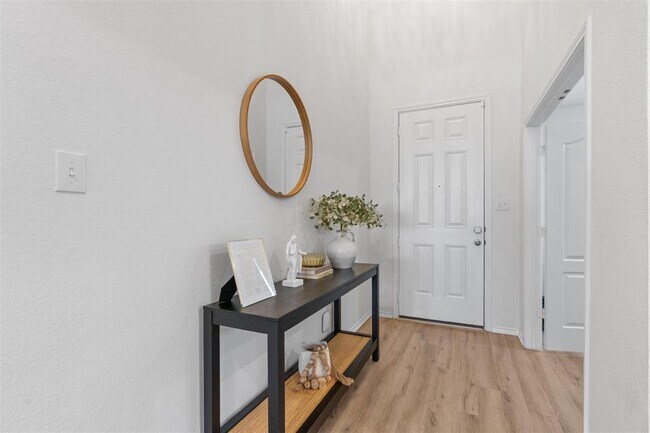 Building Photo - 1124 Hemlen Cv