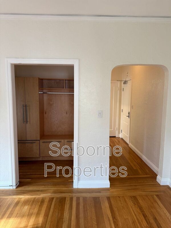 Building Photo - 507 Forest St