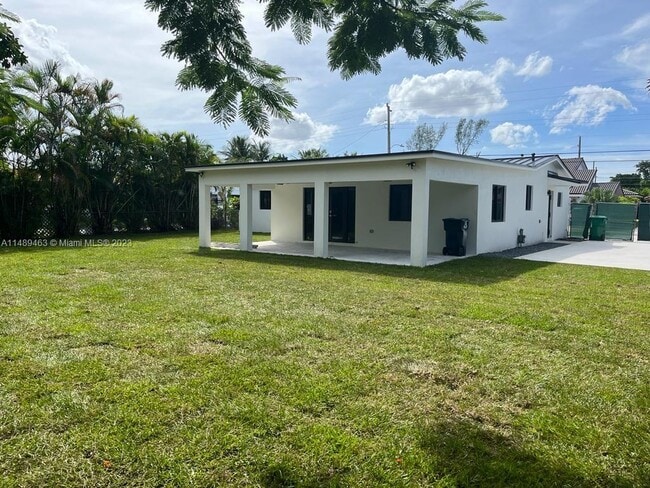 Building Photo - 935 SW 94th Ave