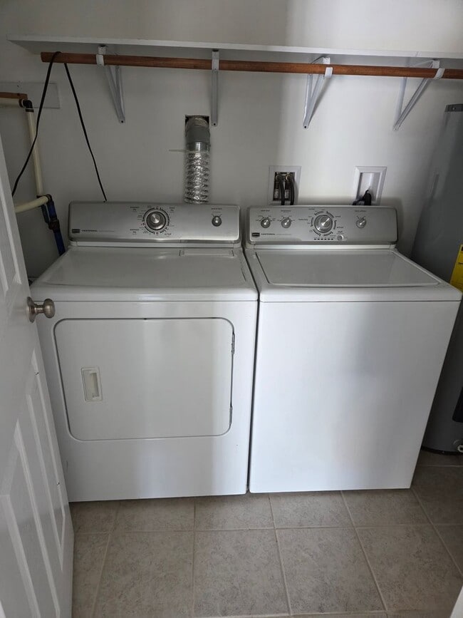 Building Photo - Bedford - 2br, 1ba Duplex