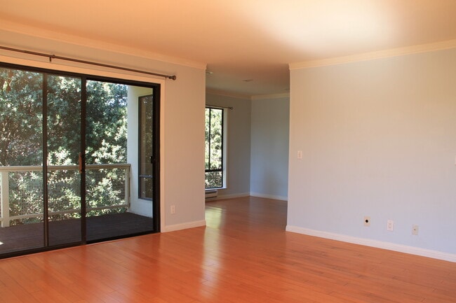 Photo - 4 Admiral Dr Apartment