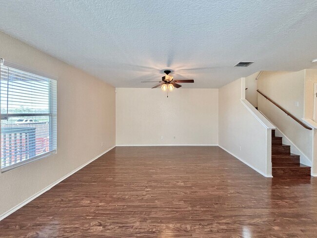 Foto del edificio - Impecable 5 Bedroom Home!