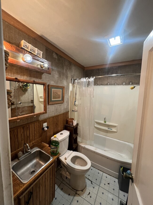 Foto del edificio - 1020 N Oakcrest Ave