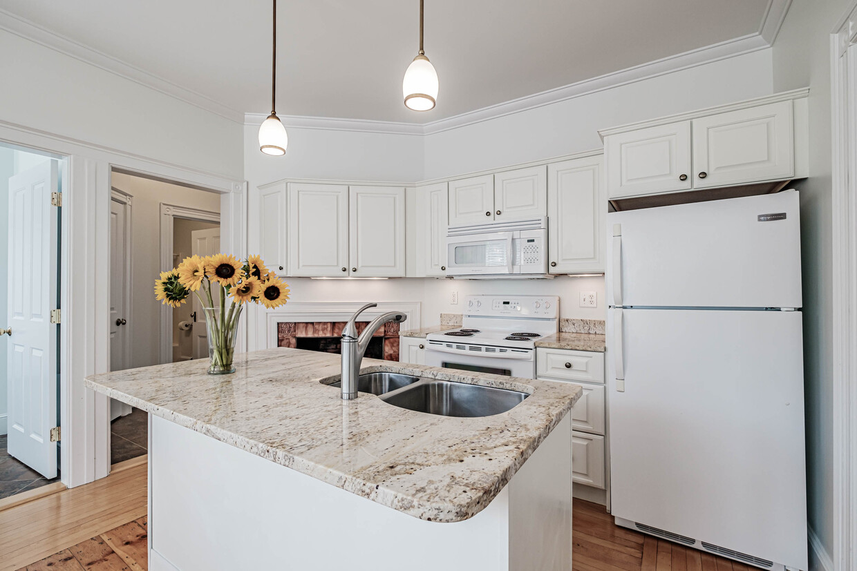 Kitchen - 218 Eastern Promenade