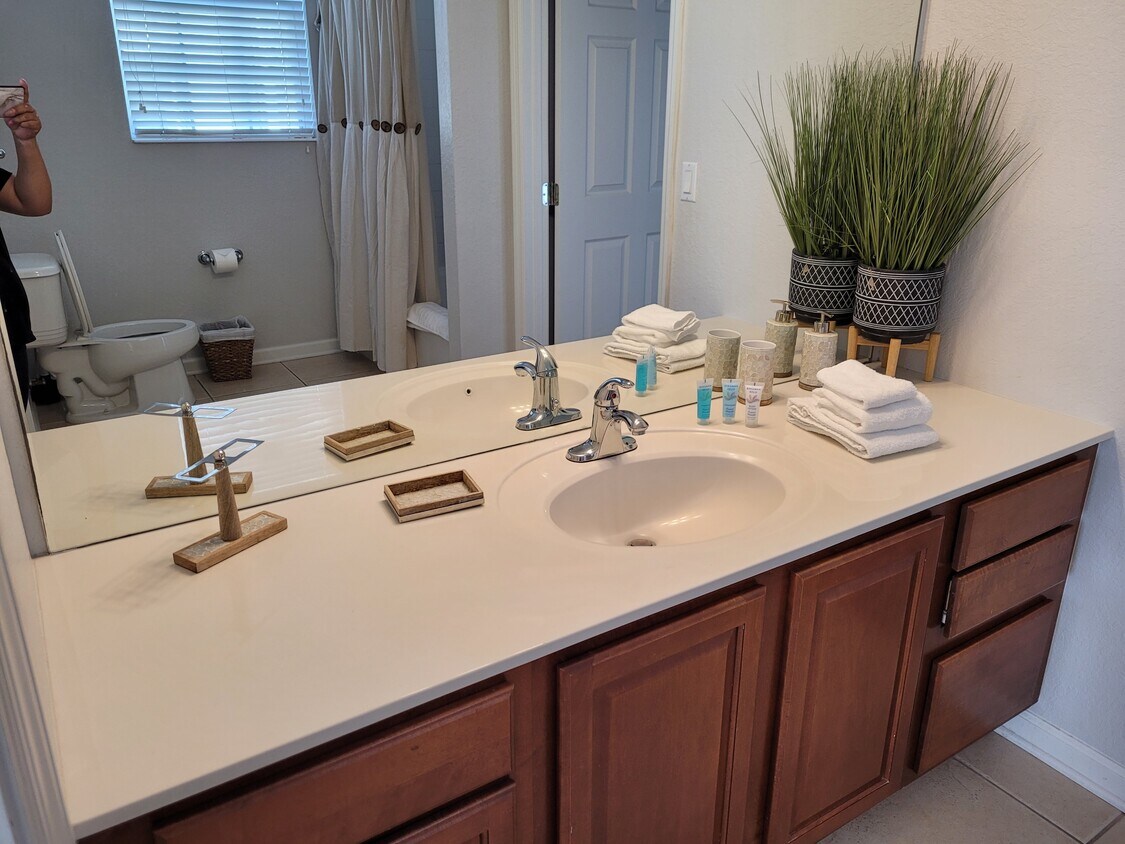 4114 Breakview Dr Unit 2, Orlando, FL 32819 Condo for Rent in Orlando