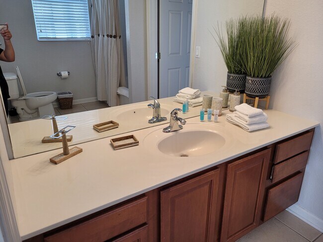 Foto del edificio - 4114 Breakview Dr