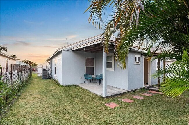 Building Photo - 9455 Dearmont Ave