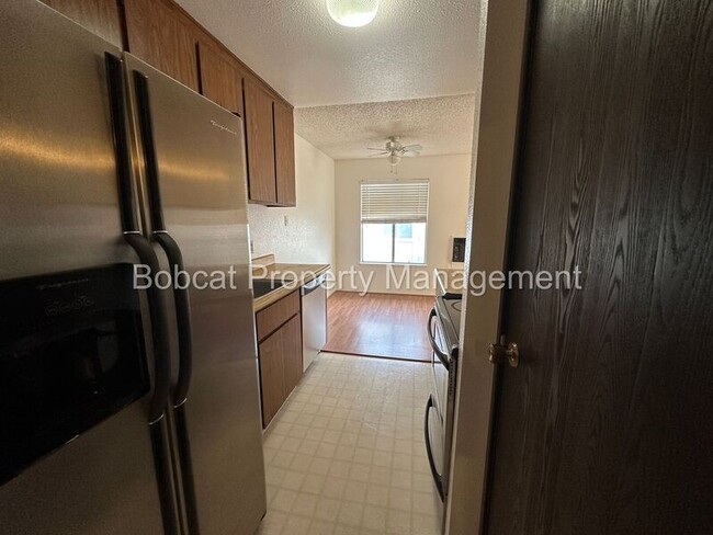 Building Photo - 400 S Saliman Rd