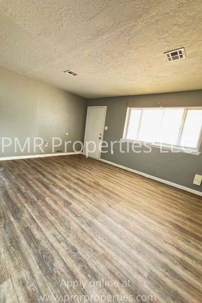 Building Photo - 409 NW Glendale Dr