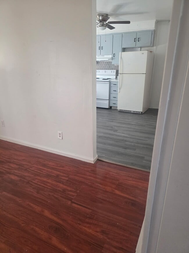 Building Photo - 221 Short Hills Dr