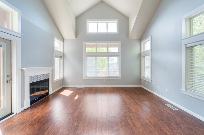 Building Photo - 10251 NW Village Heights Dr