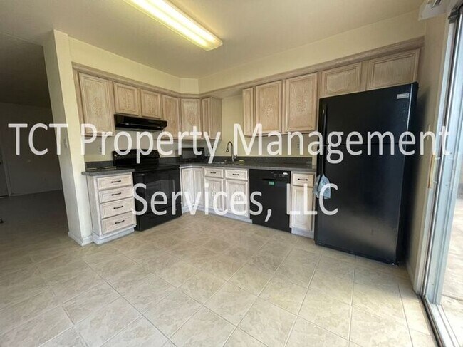 Building Photo - Private yard in the heart of Tempe!