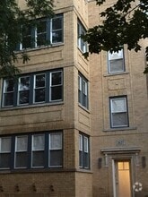 Building Photo - 2627 W Leland Ave
