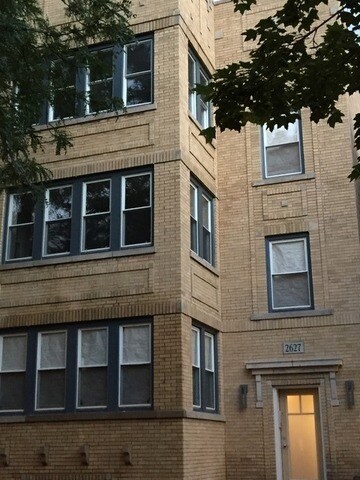 Foto principal - 2627 W Leland Ave
