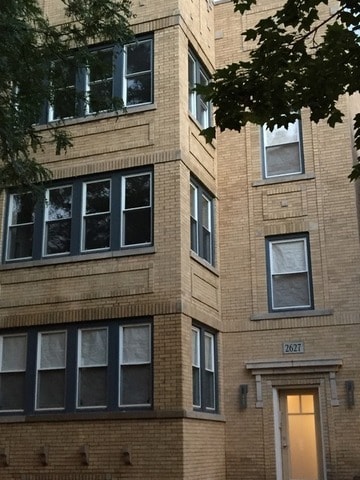 Primary Photo - 2627 W Leland Ave