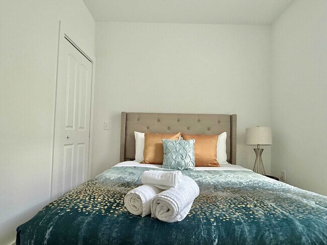 Building Photo - 542 Boulevard NE