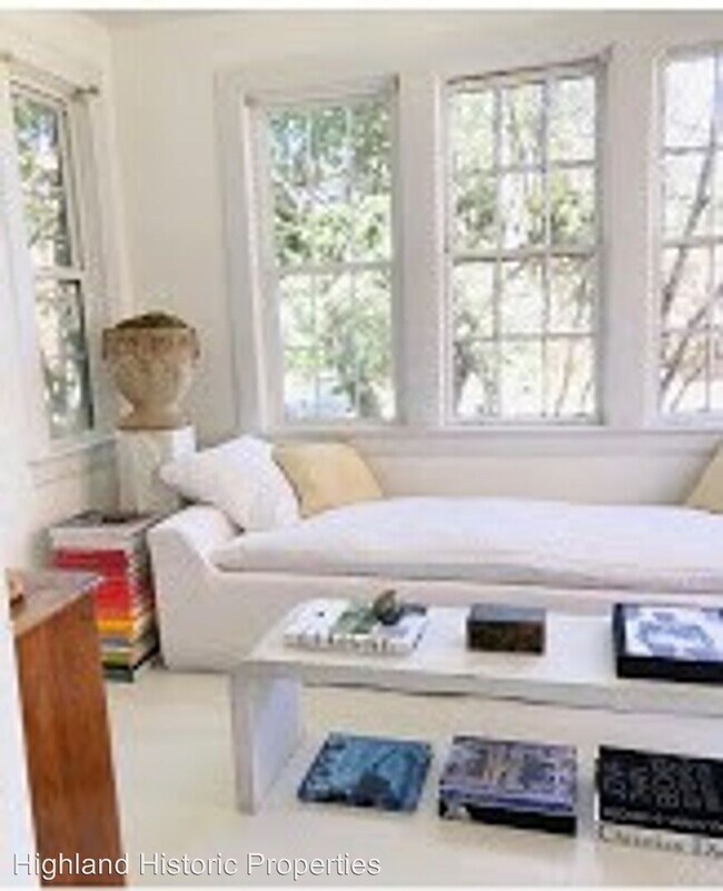 Building Photo - 3023 13th Ave S