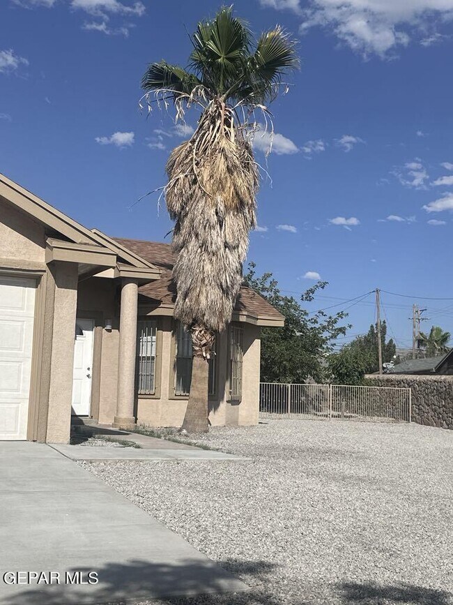 Foto del edificio - 5884 Doniphan Dr