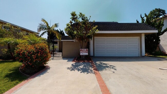 Building Photo - Beautiful 4 bedroom 3 bath House in Manhattan Beach