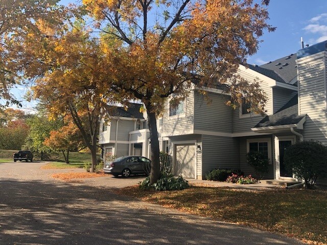 Foto del edificio - 1825 Terraceview Ln N