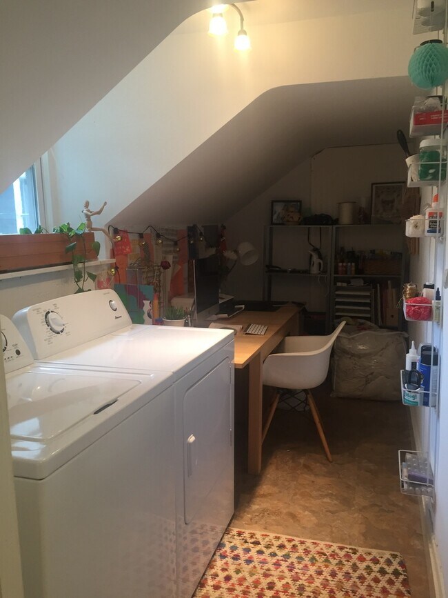 Foto del edificio - Updated 1 Bed/1 Bath - Great Location - T/...