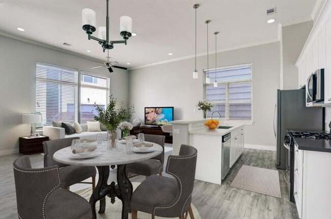 Foto del edificio - 8907 Spring Knoll Forest Dr