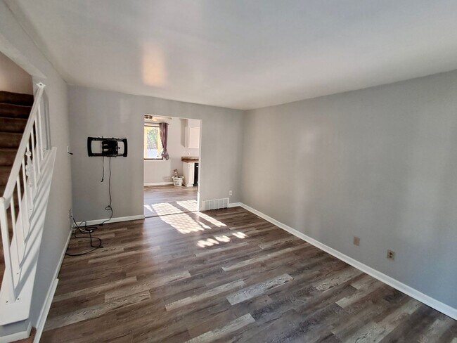 Foto del edificio - 4-Bedroom Colonial in Grand Blanc – Spacio...