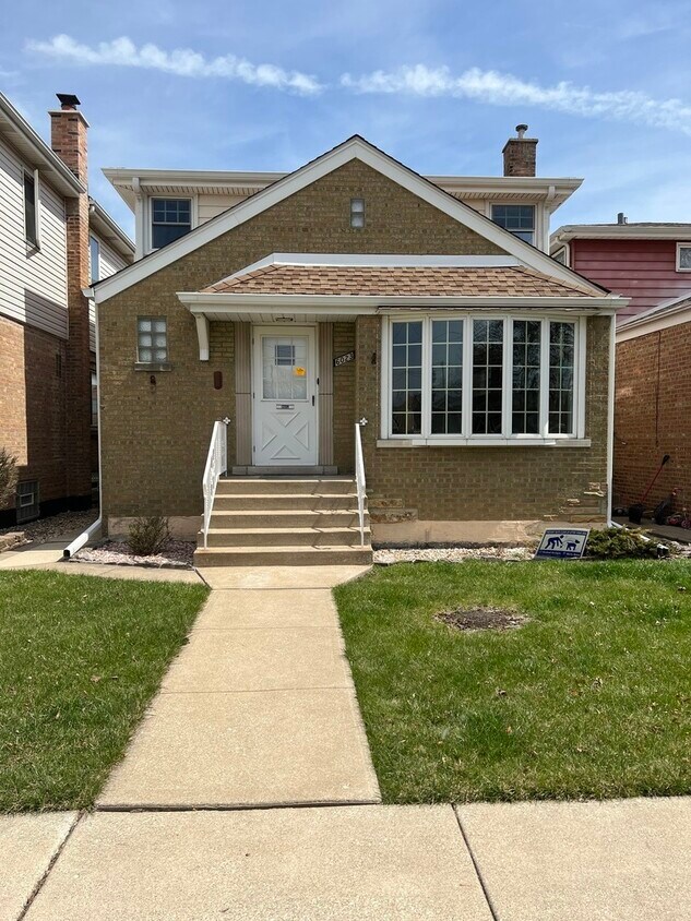 6023 S McVicker Ave, Chicago, IL 60638 House Rental in Chicago, IL