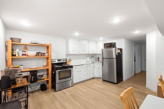 Building Photo - 204 Dove Ave