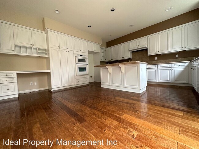 Foto del edificio - 4 br, 3 bath House - 33 Grape Arbor