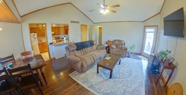 Foto del edificio - 3D Tour Available-Fenced-in Yard + Storage...