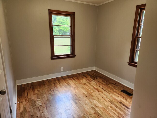 Dormitorio #2 - 2826 Willocks Ave