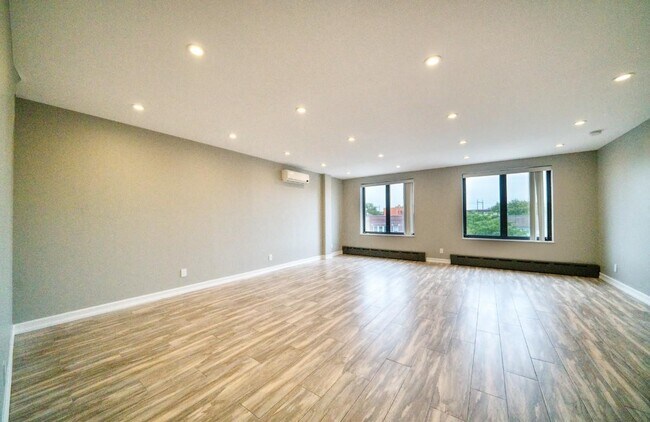 Foto del edificio - 3318 24th Ave