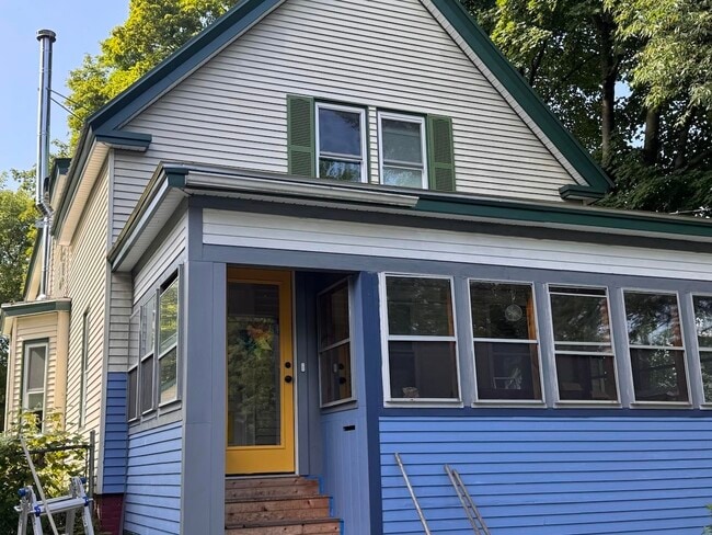 Building Photo - 34 Fowler St