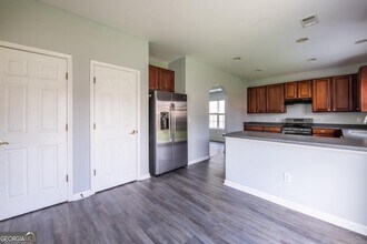 Building Photo - 7702 Parkside Dr